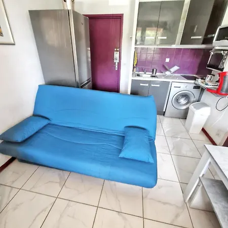Gruissan: Cozy 1-bedroom With Shared Pool And Proximity Apartment Gruissan