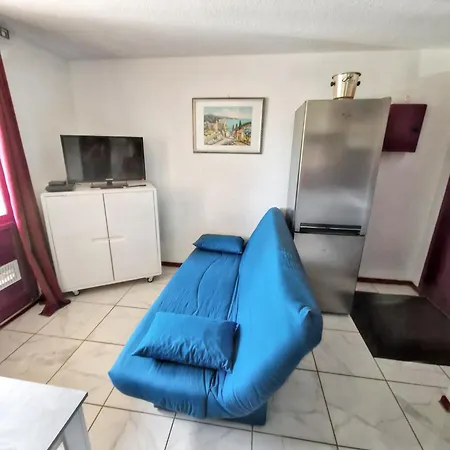 Gruissan: Cozy 1-bedroom With Shared Pool And Proximity